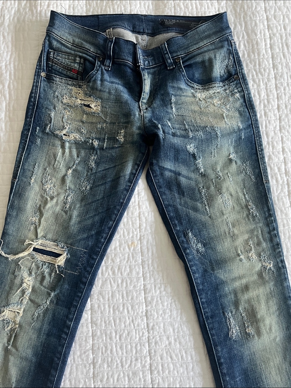 Women's Distressed Skinny Jeans in Faded Blue